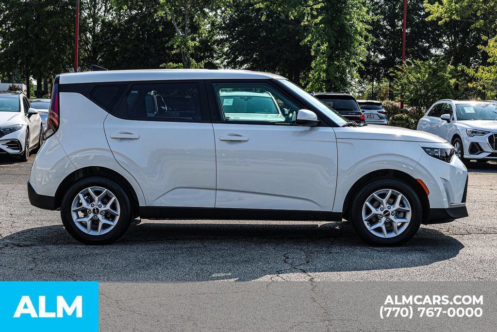 Used 2025 Kia Soul LX w/ LX Technology Package FWD image 9