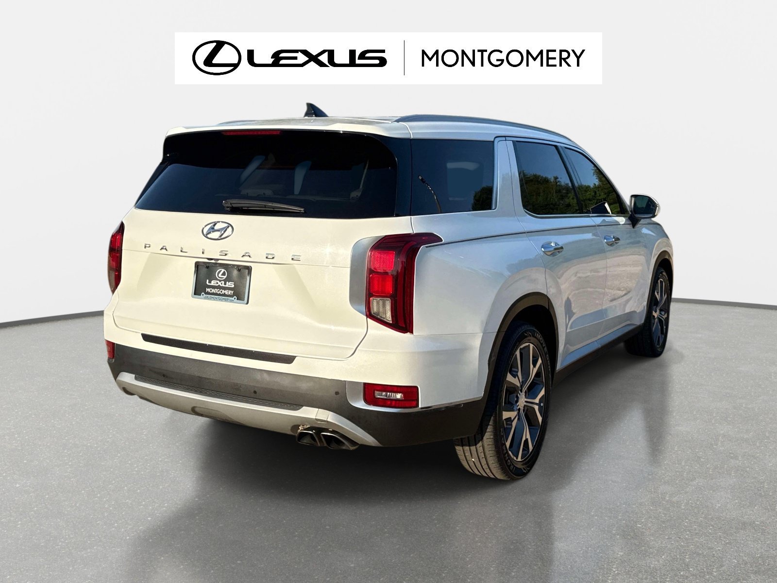 Used 2022 Hyundai Palisade SEL w/ Premium Package FWD image 3