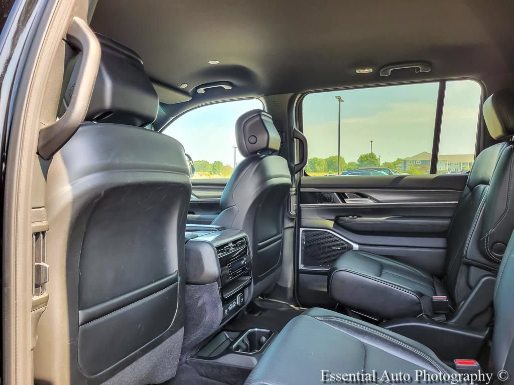 Used 2024 Jeep Wagoneer Series III AWD/4WD image 12