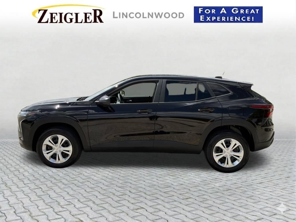 Used 2024 Chevrolet Trax LS w/ Driver Confidence Package FWD image 3