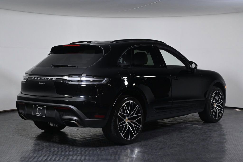 Certified 2024 Porsche Macan image 7