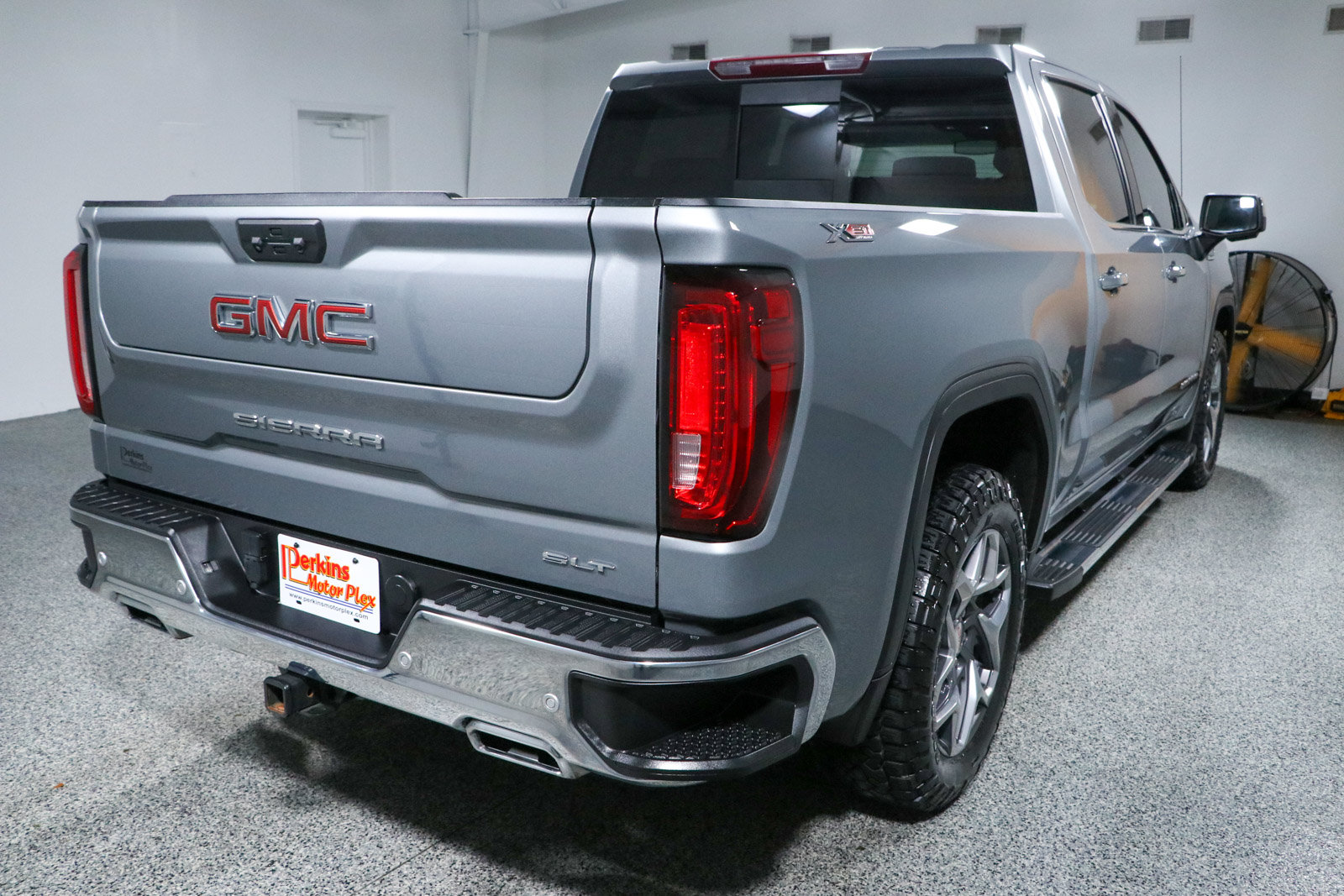 Used 2024 GMC Sierra 1500 SLT w/ SLT Premium Plus Package AWD/4WD image 7