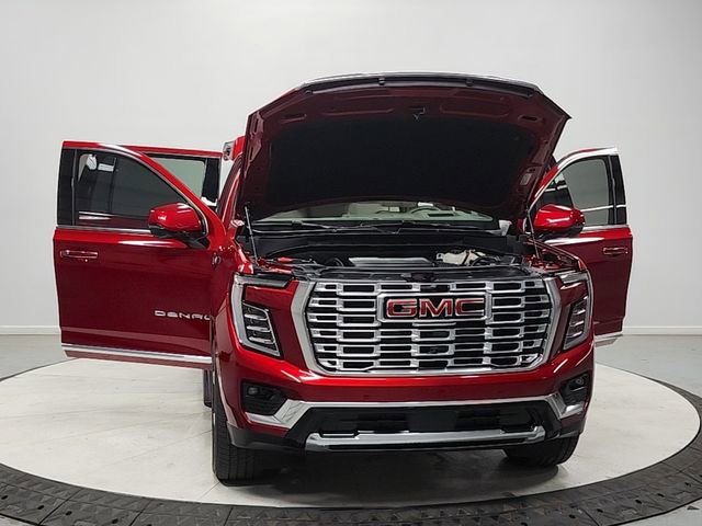 Used 2025 GMC Yukon XL Denali w/ Sun & Power Step Package RWD image 10