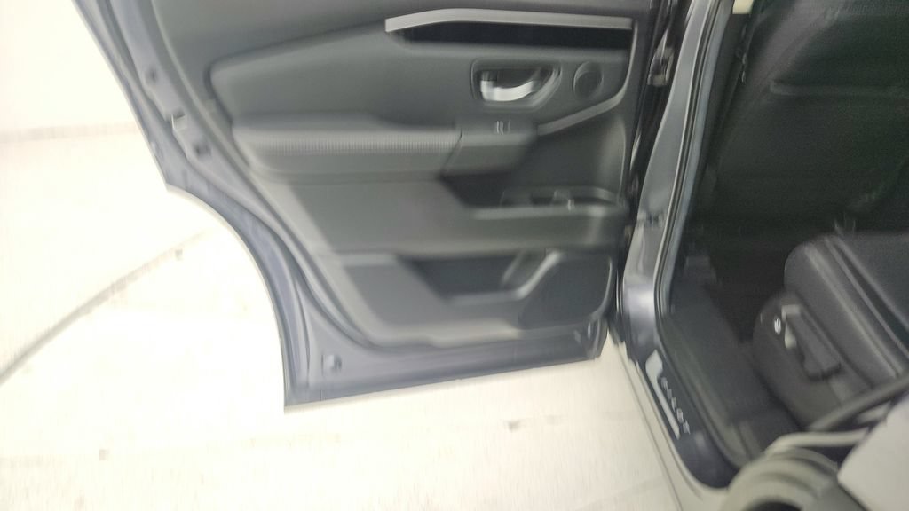 Used 2025 Honda Pilot EX-L image 27