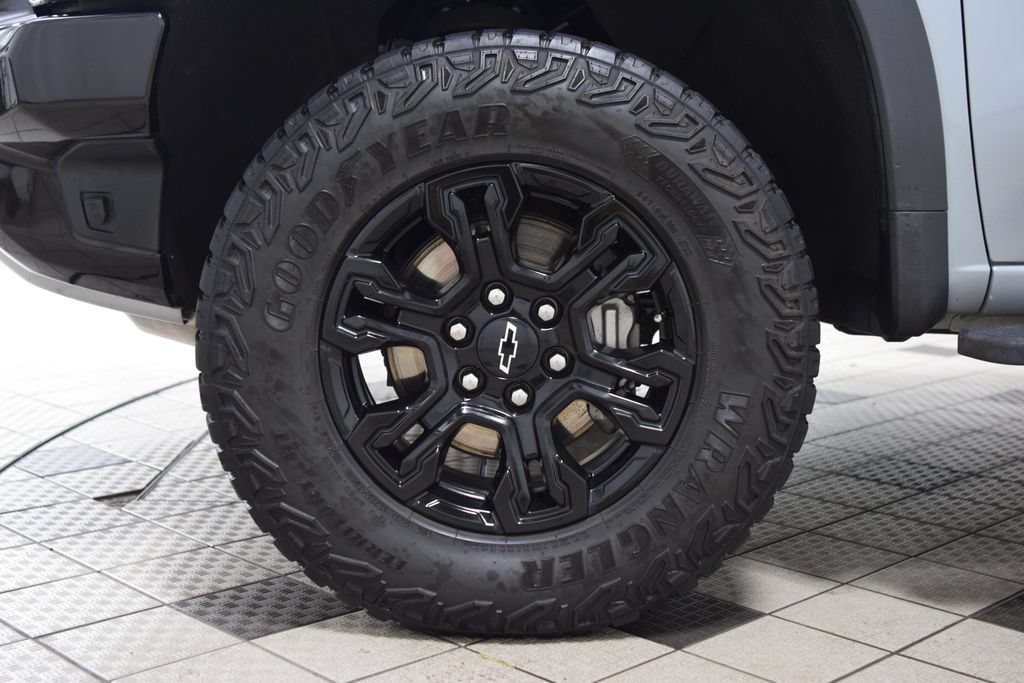 Used 2024 Chevrolet Silverado 1500 ZR2 w/ Technology Package AWD/4WD image 31