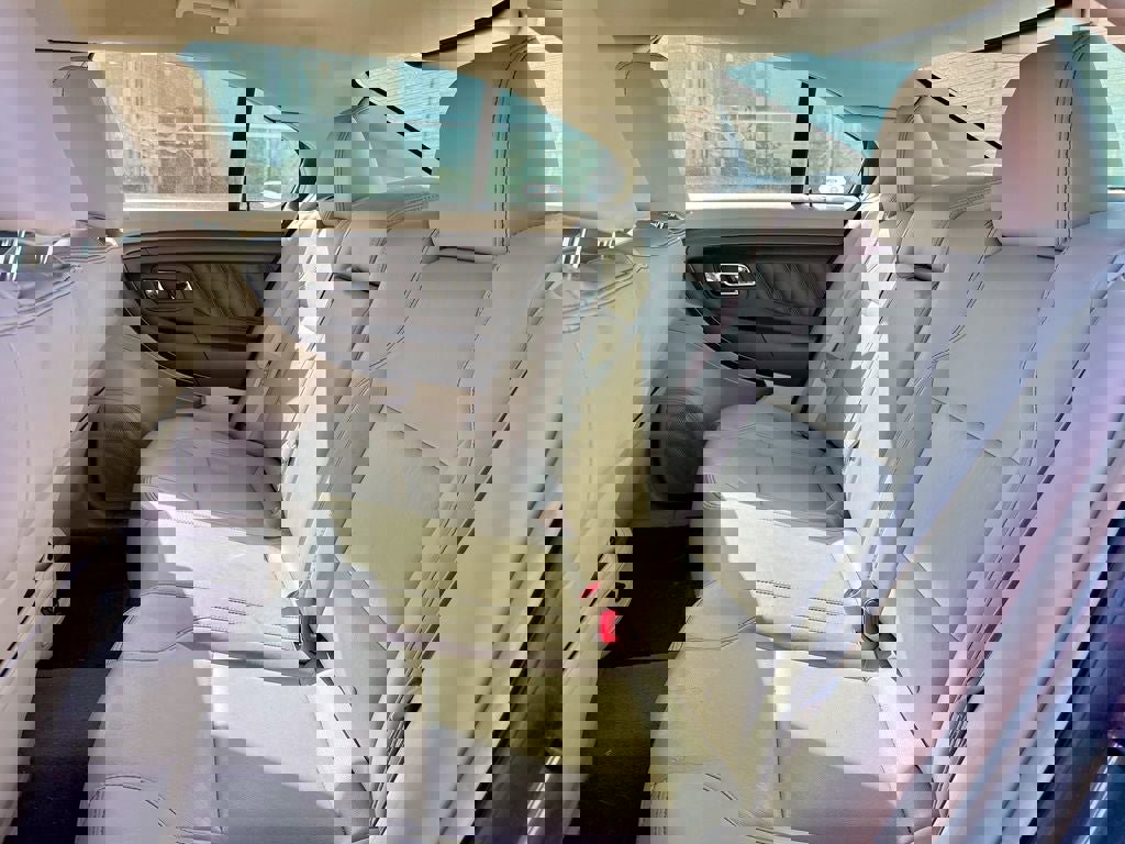 Used 2010 Ford Taurus SEL FWD image 11