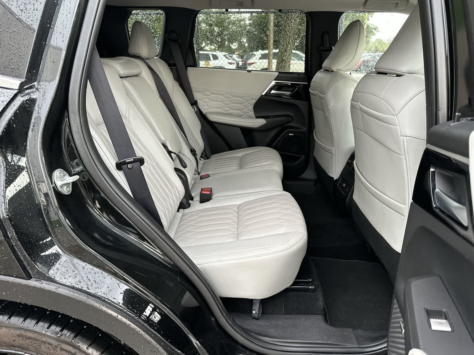 Used 2025 Mitsubishi Outlander SEL FWD image 17