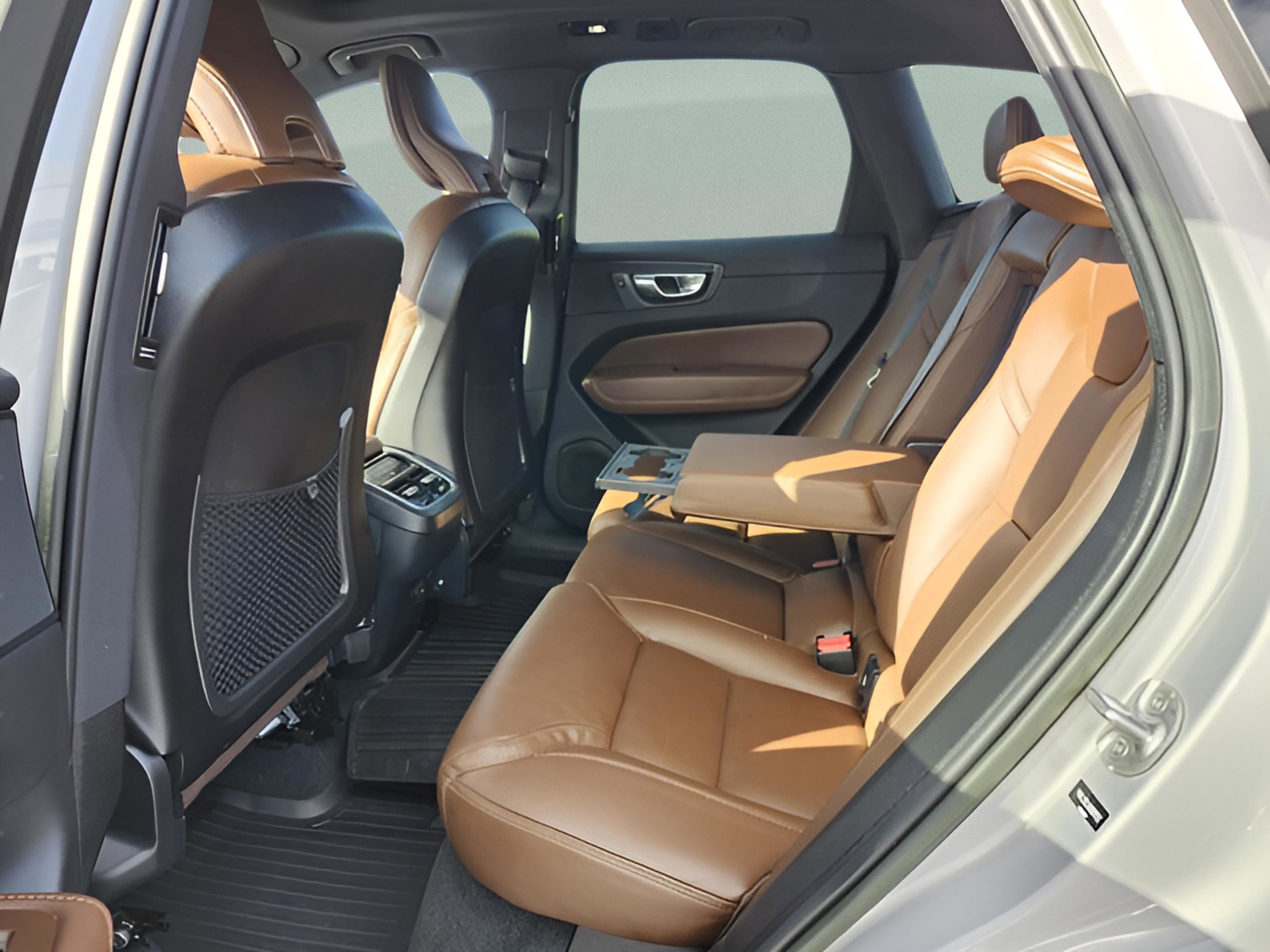 Used 2022 Volvo XC60 B5 Inscription w/ Advanced Package image 11