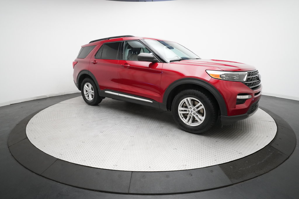 Certified 2023 Ford Explorer XLT w/ Equipment Group 202A AWD/4WD image 35