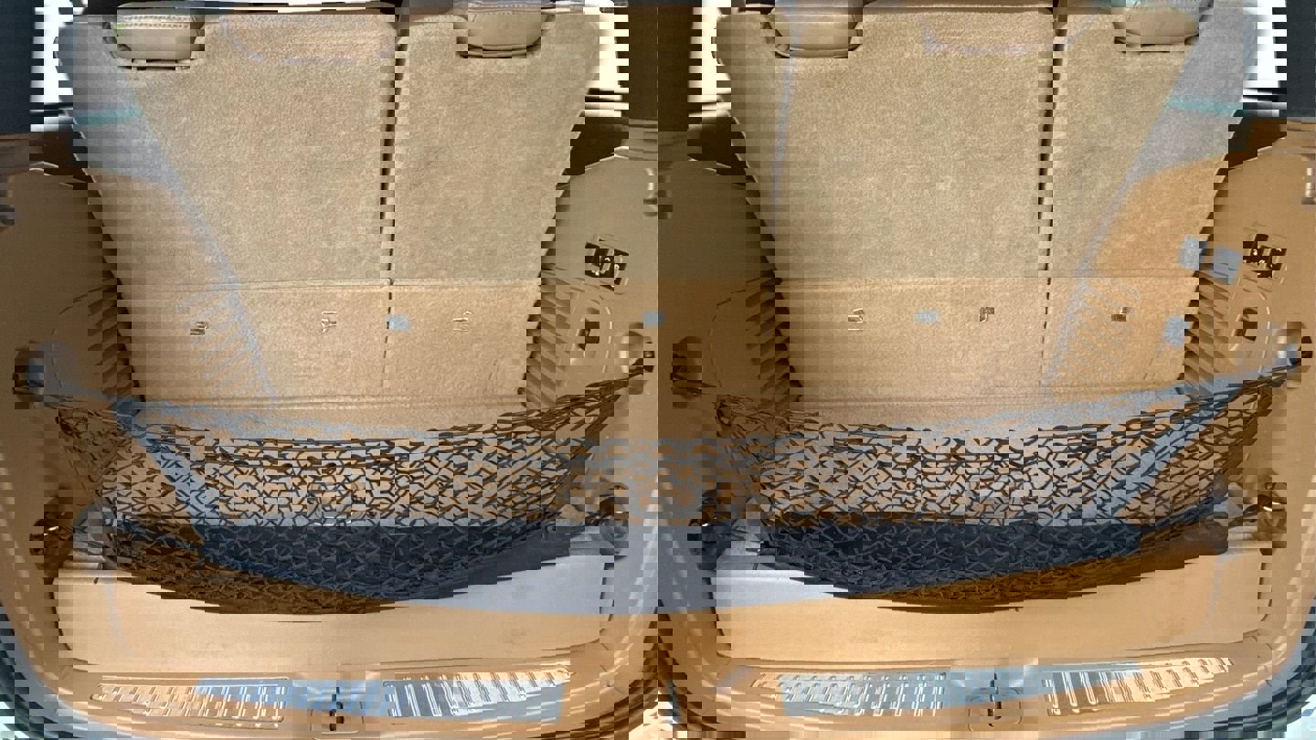 Used 2017 Cadillac Escalade Platinum RWD image 47