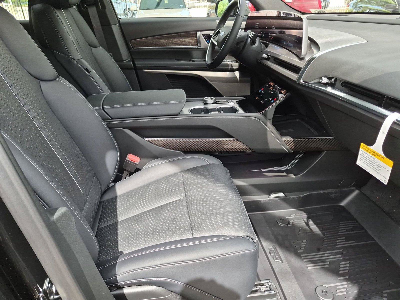New 2027 Cadillac Vistiq Sport w/ LPO, Floor Liner Package AWD/4WD image 23