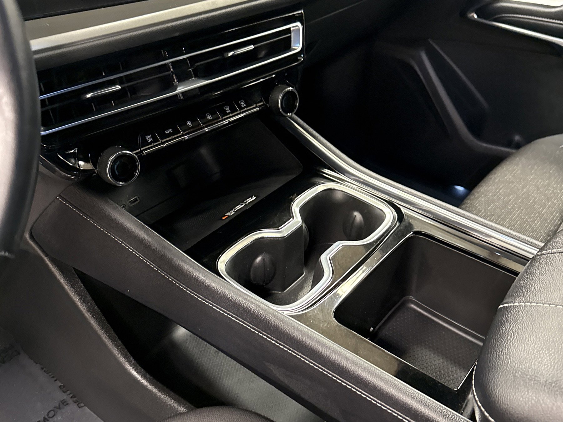 Used 2025 Chevrolet Traverse LT w/ LPO, Roadside Safety Package image 9