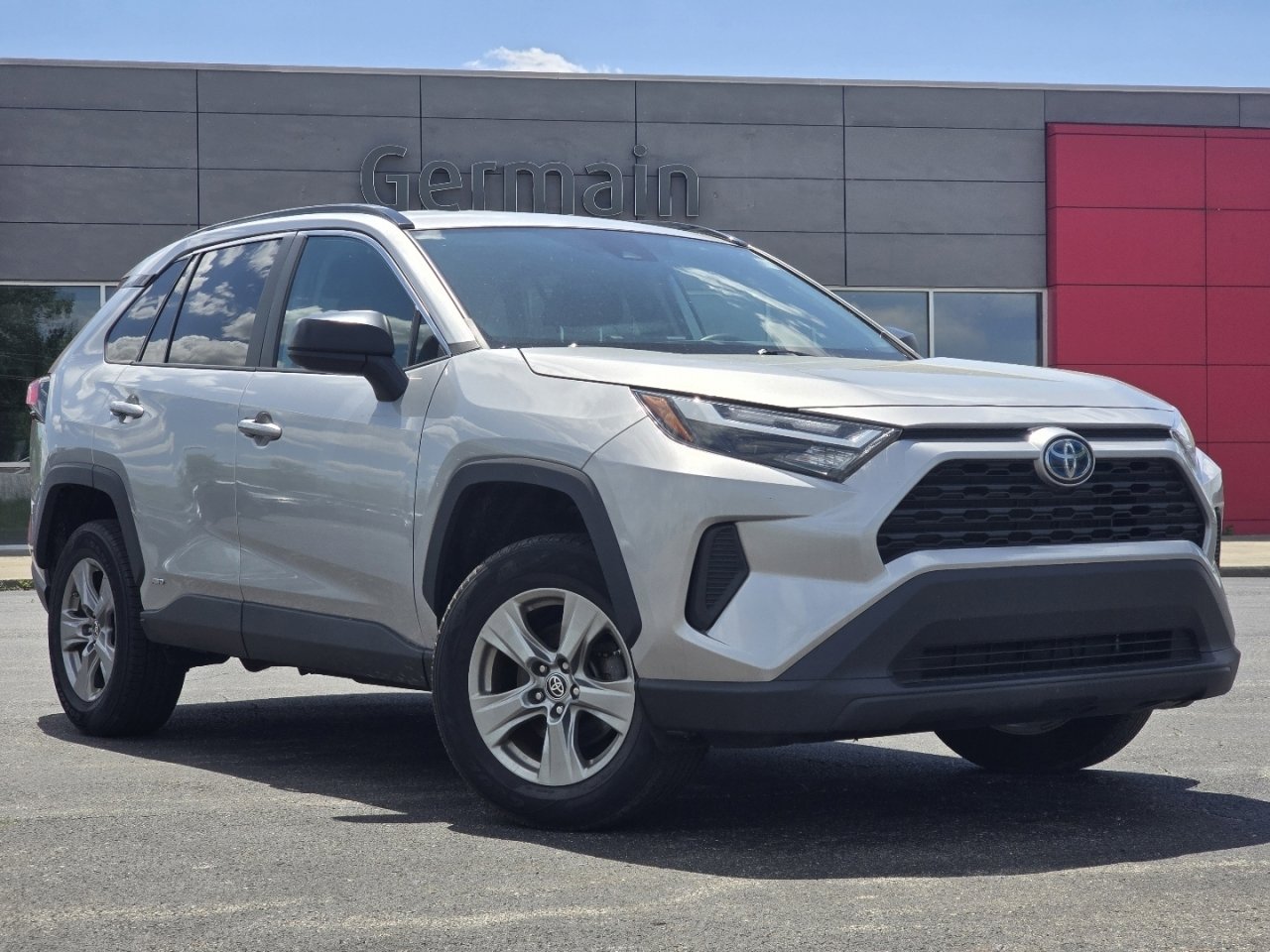 Used 2023 Toyota RAV4 LE AWD/4WD image 2