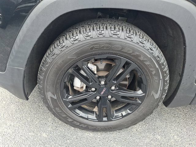 Used 2023 GMC Terrain AT4 w/ Tech Package AWD/4WD image 4