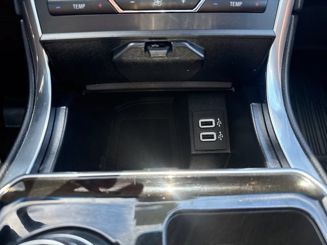 Used 2019 Ford Edge Titanium w/ Equipment Group 301A AWD/4WD image 33