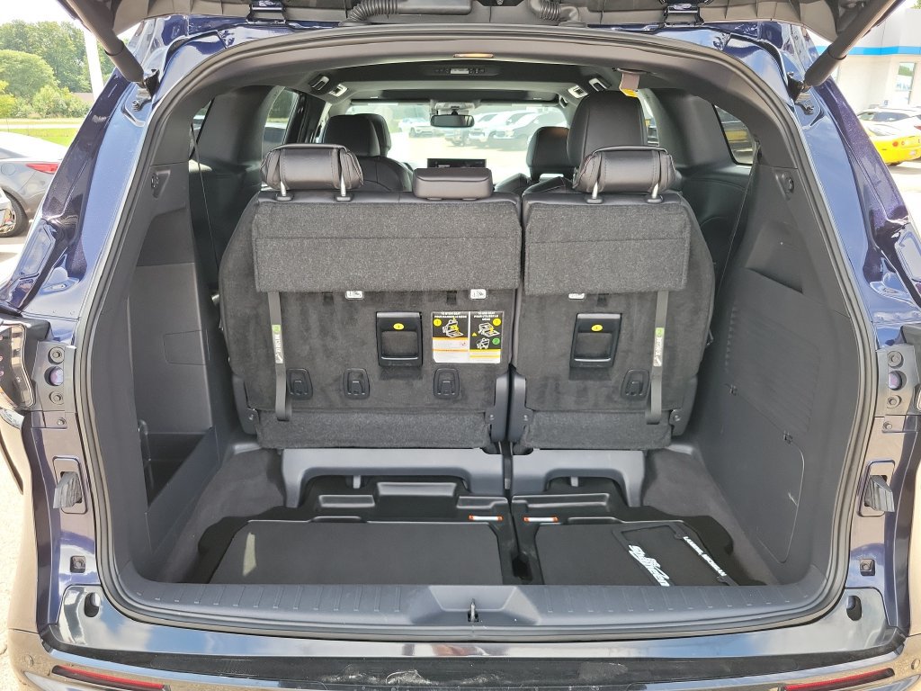 Used 2025 Toyota Sienna XSE FWD image 38