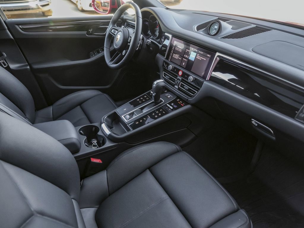 Certified 2026 Porsche Macan Turbo AWD/4WD image 39