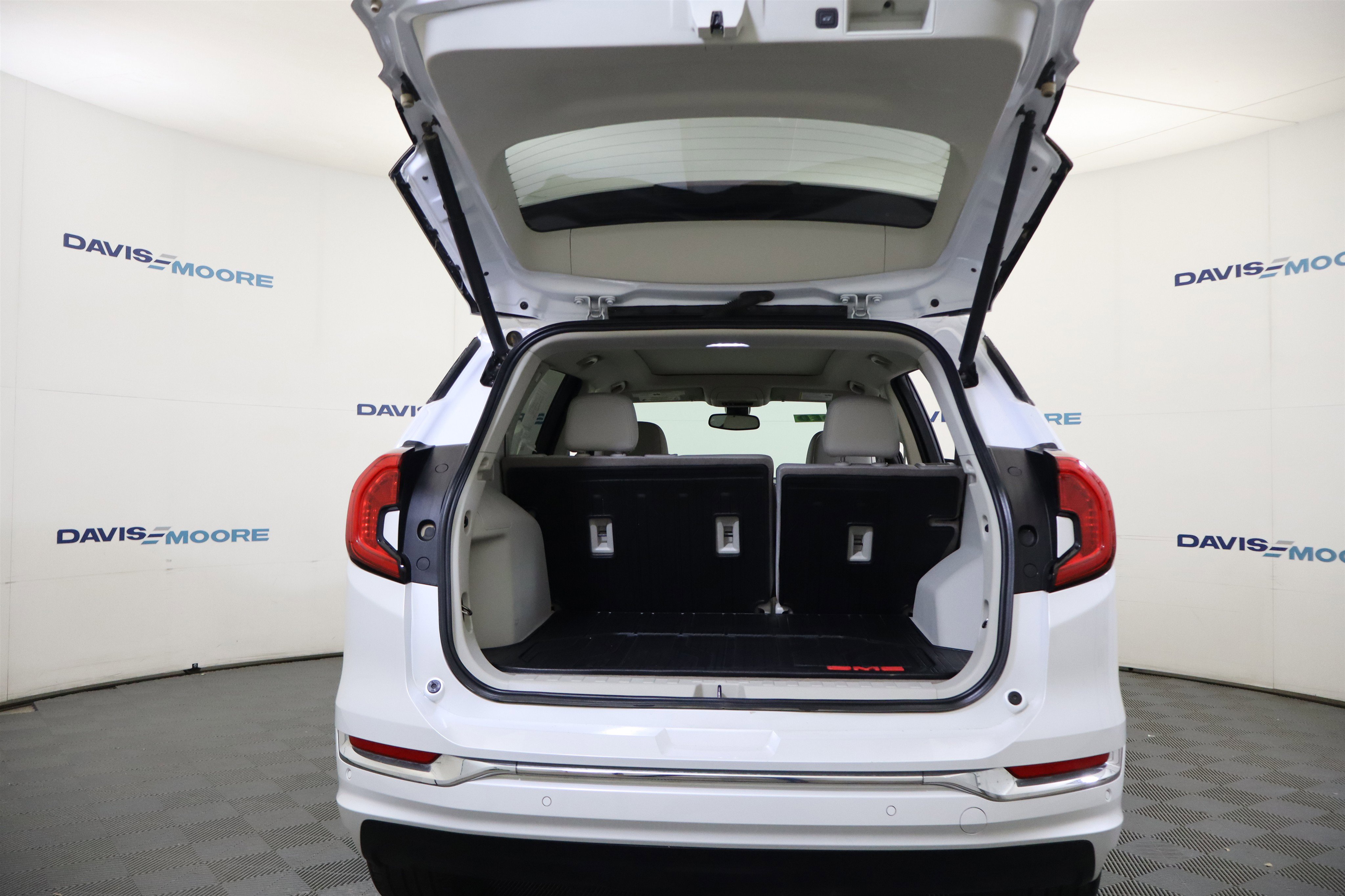 Used 2023 GMC Terrain Denali w/ Denali Premium Package image 8