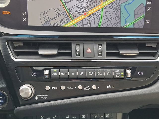 Used 2022 Lexus ES 300h w/ Accessory Package FWD image 16