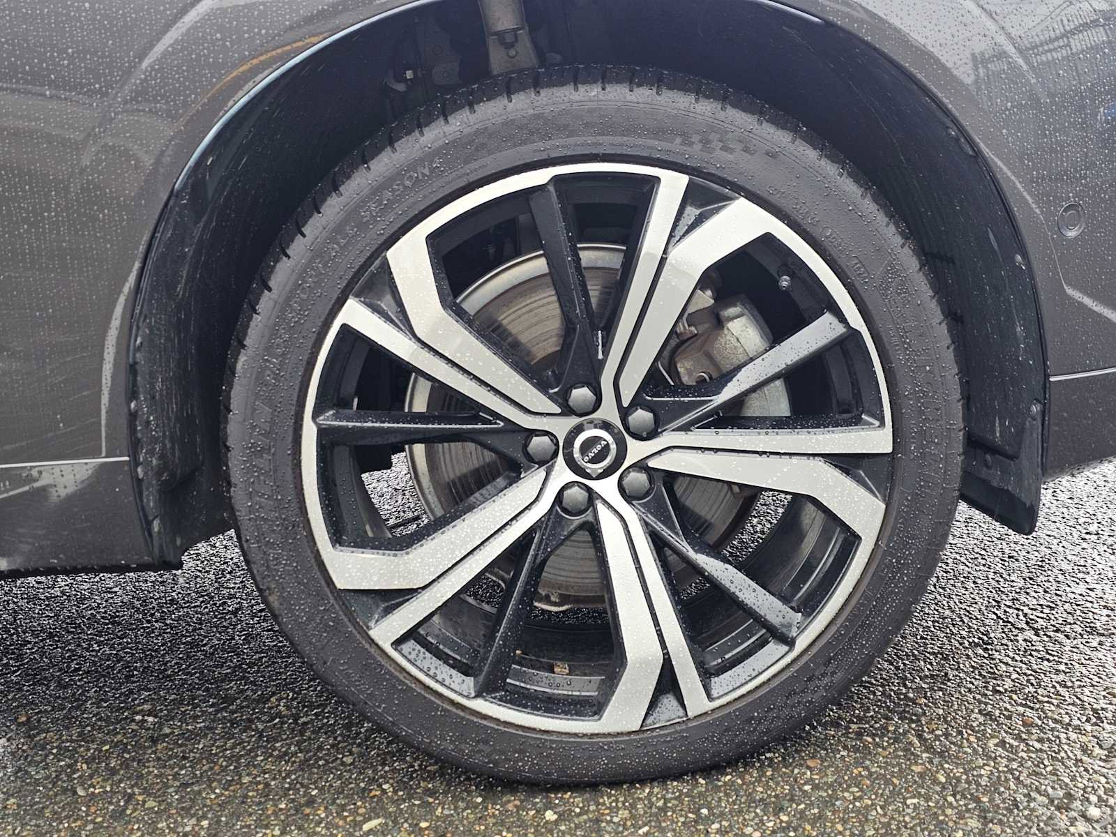 Used 2022 Volvo XC60 T8 R-Design w/ Advanced Package AWD/4WD image 9