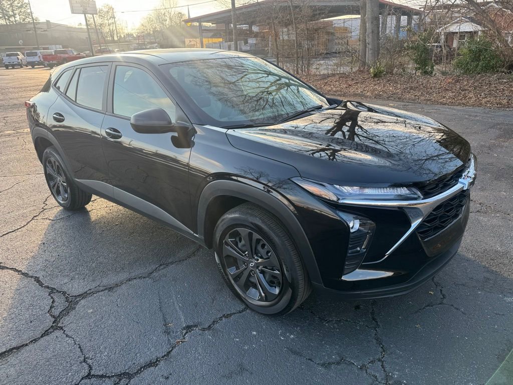 Certified 2025 Chevrolet Trax LS image 11