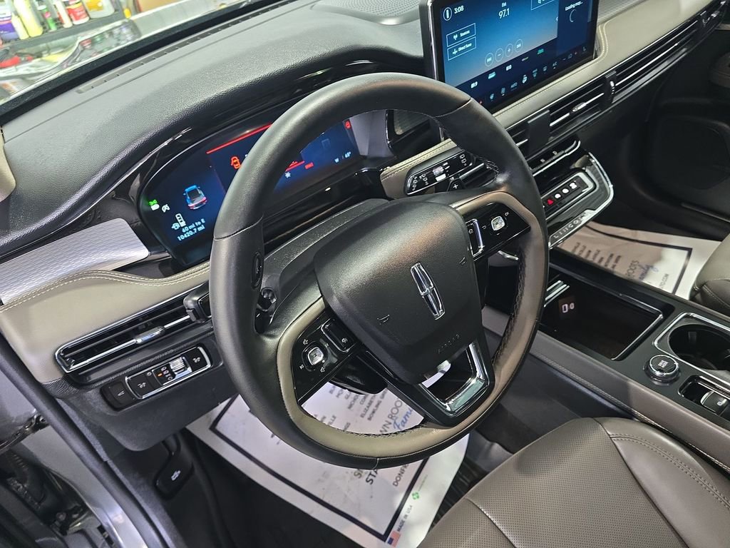 Used 2025 Lincoln Corsair AWD w/ Equipment Group 101A image 18