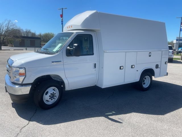 New 2027 Ford E-350 and Econoline 350 Super Duty w/ Power Equipment Group RWD image 4