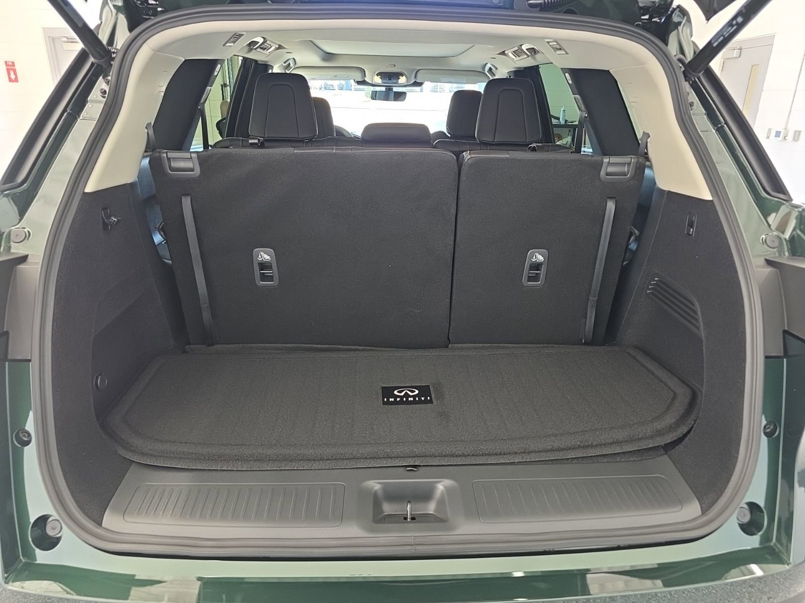 New 2026 INFINITI QX60 Luxe w/ Cargo Package AWD/4WD image 15
