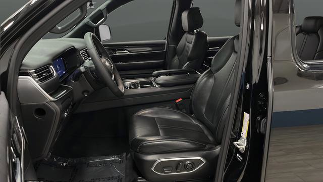 Used 2023 Jeep Wagoneer 4WD image 9