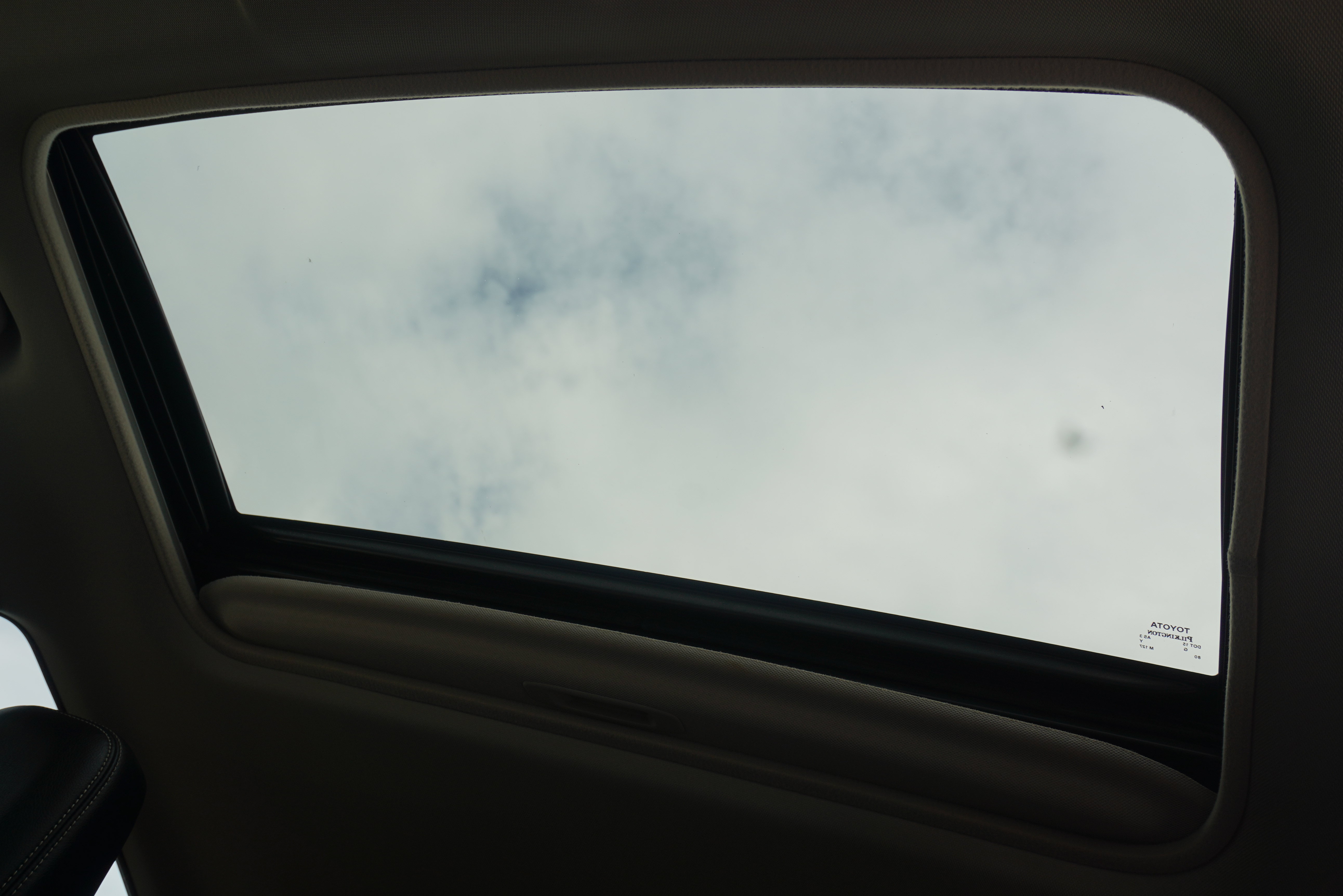 Used 2015 Toyota RAV4 Limited FWD image 16
