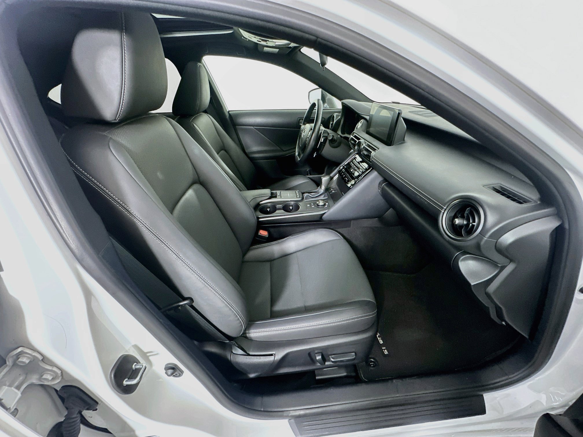 Used 2025 Lexus IS 350 F Sport RWD image 33