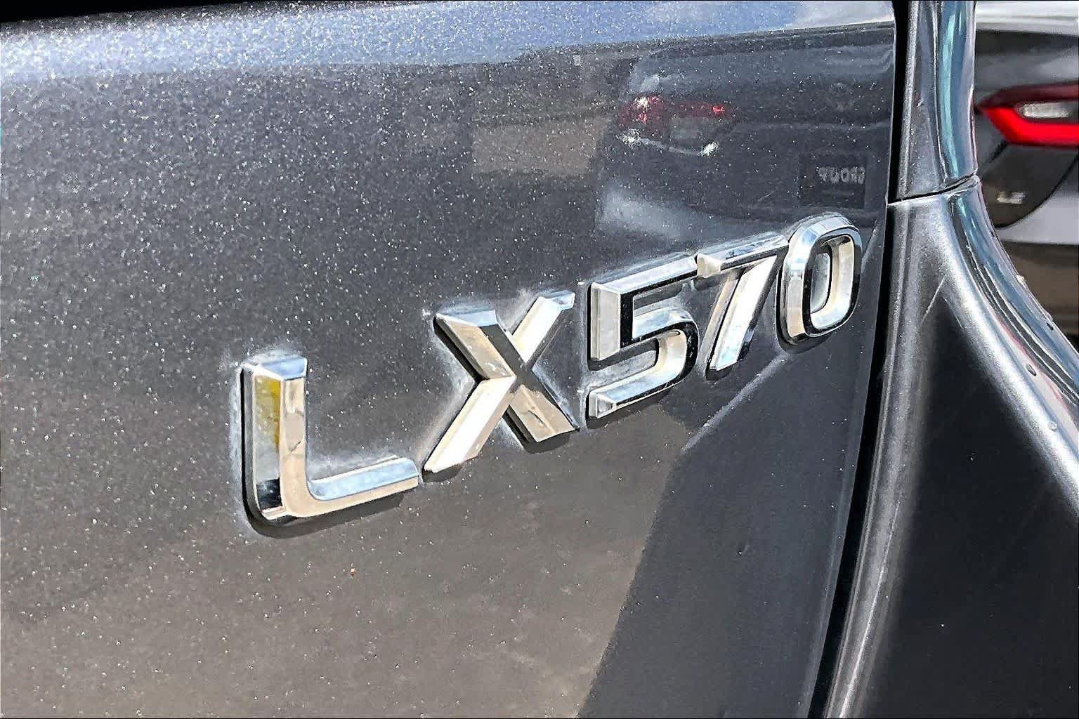 Used 2016 Lexus LX 570 4WD w/ Luxury Package image 10