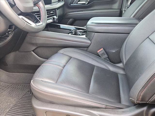 Used 2025 Chevrolet Suburban RST w/ Comfort Package RWD image 17