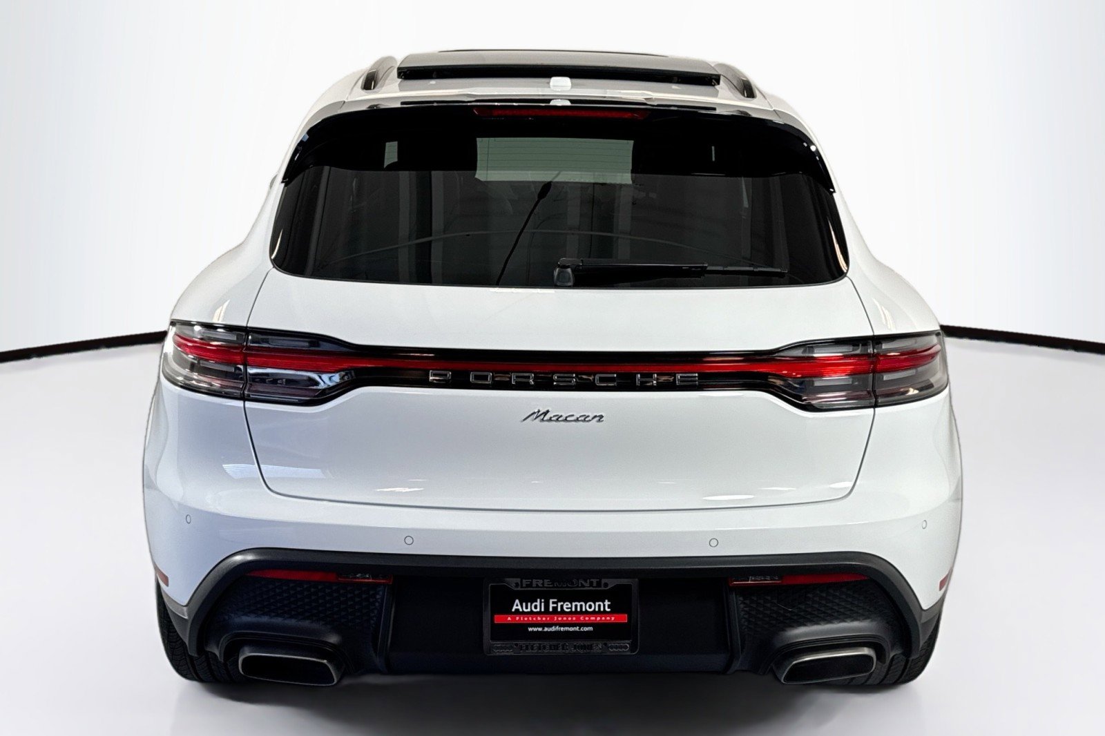 Used 2024 Porsche Macan Turbo image 6