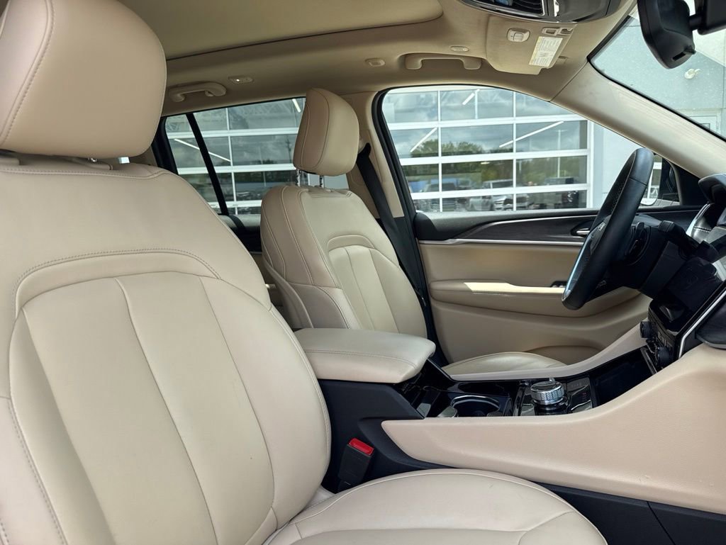 Used 2022 Jeep Grand Cherokee Limited AWD/4WD image 45