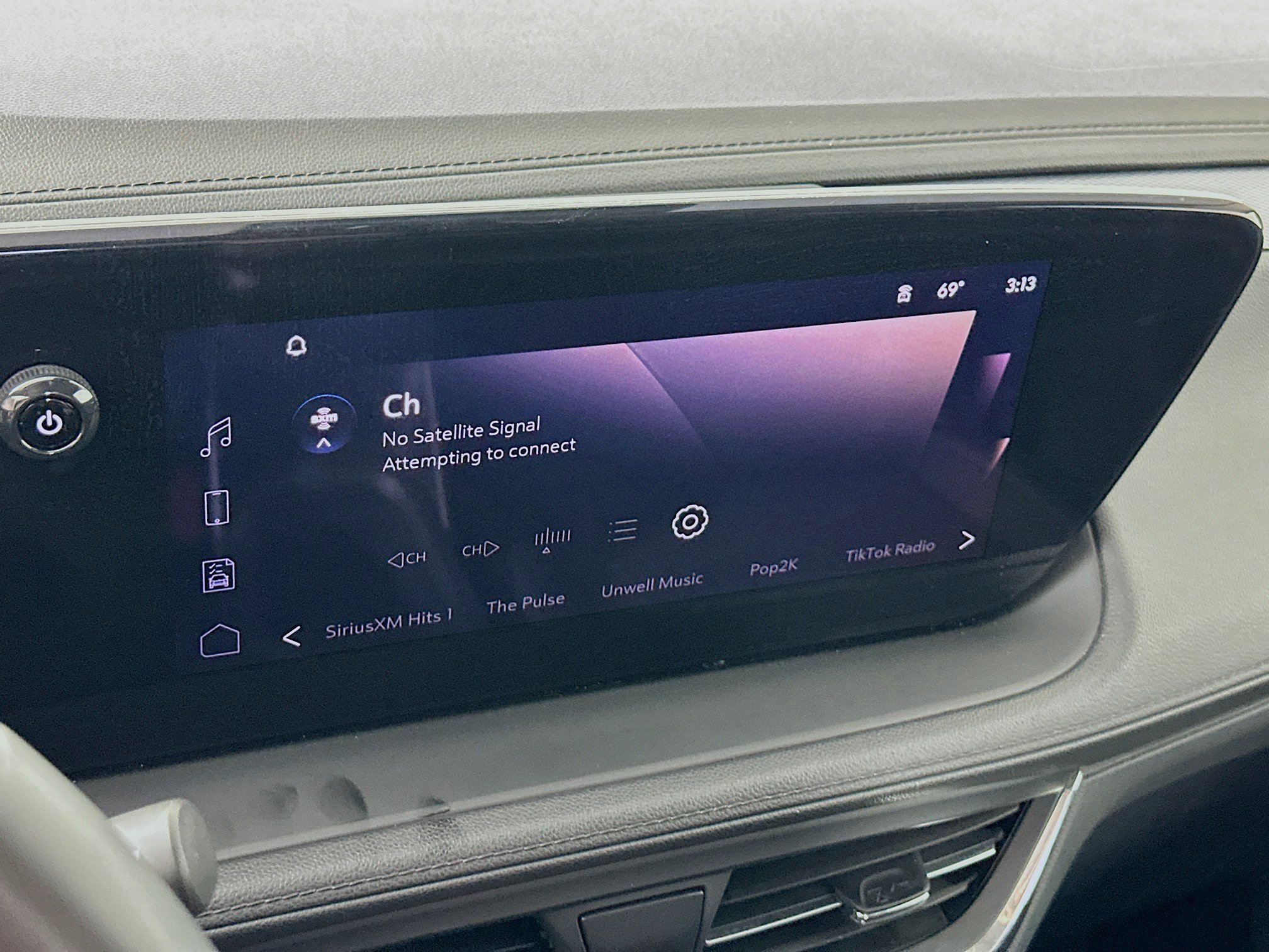 Used 2025 Buick Encore GX Preferred AWD/4WD image 19