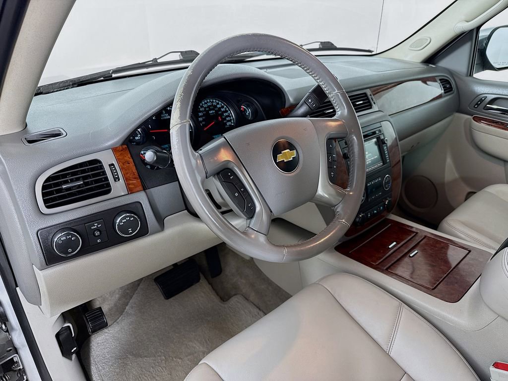 Used 2011 Chevrolet Avalanche LTZ image 10