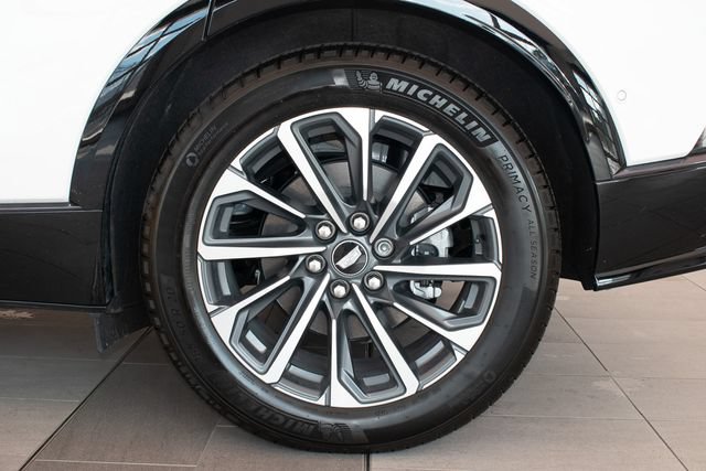 Used 2025 Cadillac Lyriq Sport w/ LPO, Floor Liner Package AWD/4WD image 9