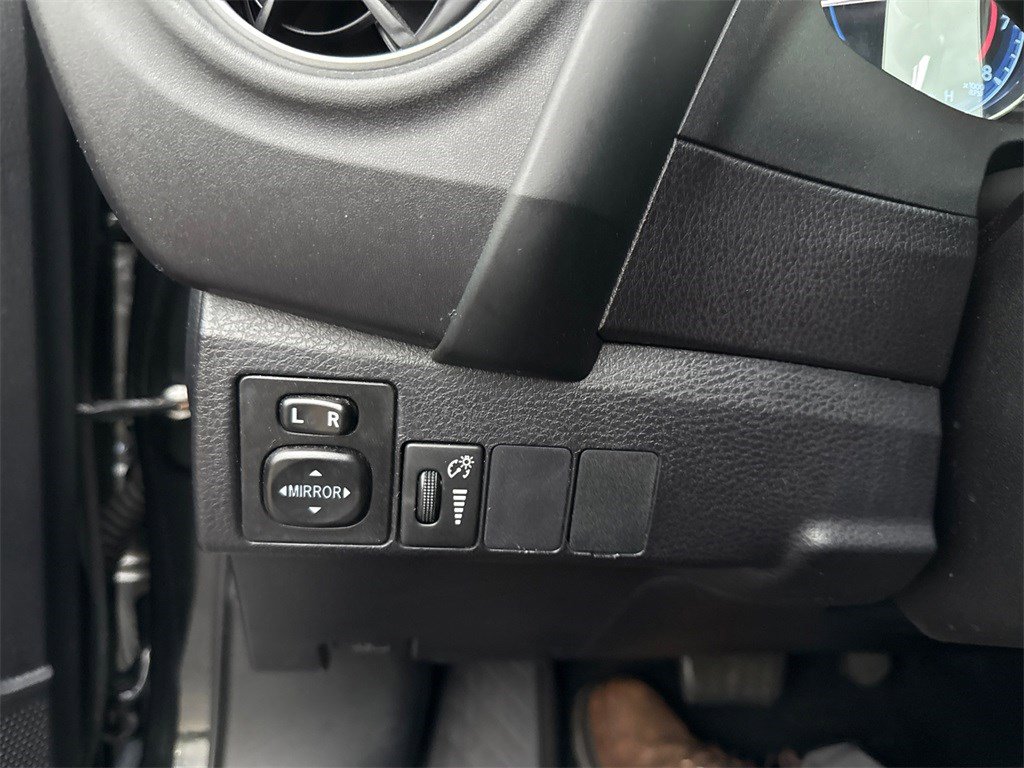 Used 2017 Toyota Corolla LE image 22