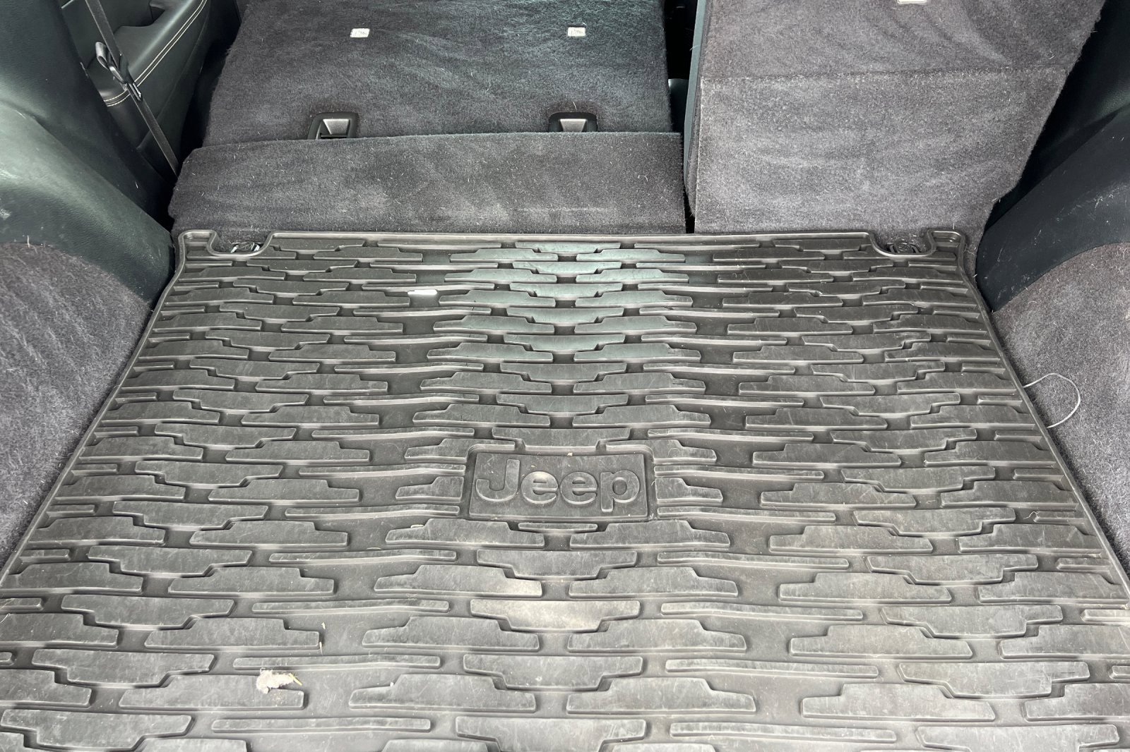 Used 2014 Jeep Grand Cherokee Overland w/ Advanced Technology Group image 15