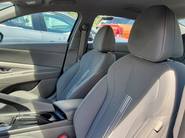 Used 2022 Hyundai Elantra SEL w/ Cargo Package image 8