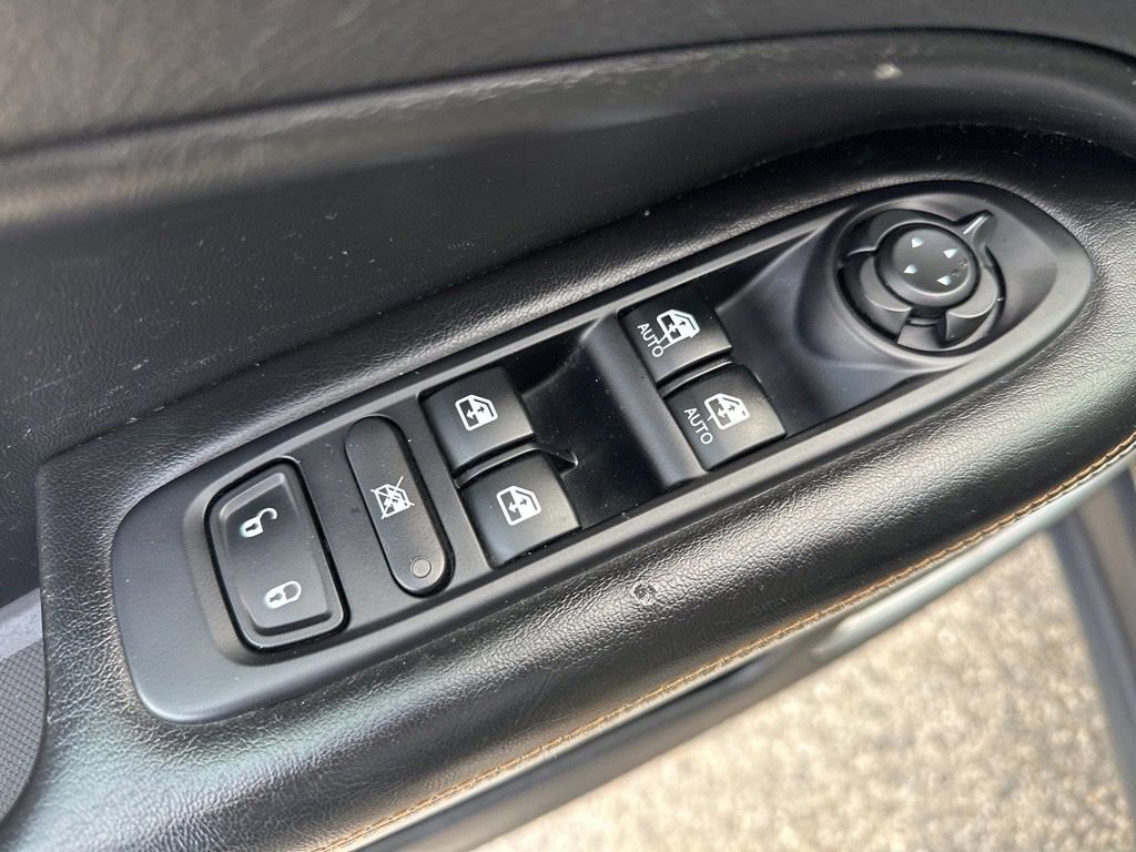 Used 2019 Jeep Compass Latitude w/ Cold Weather Group image 16