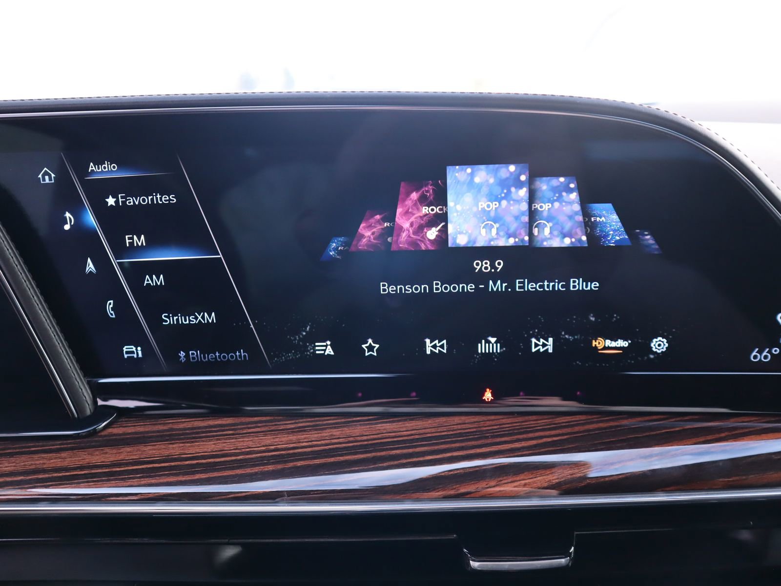 Used 2021 Cadillac Escalade ESV Premium Luxury w/ Driver Assist Tech Package AWD/4WD image 44