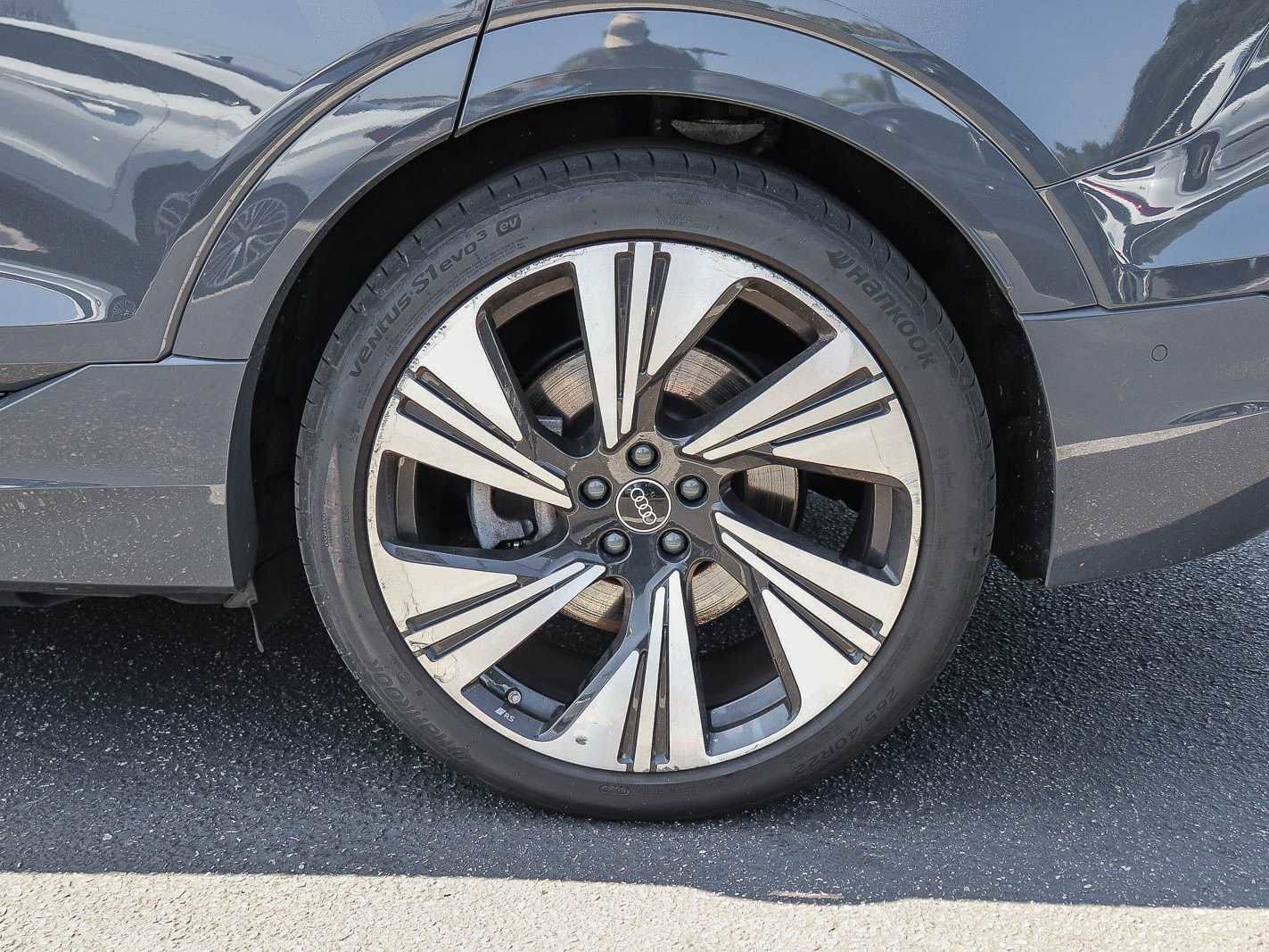 Used 2024 Audi Q8 e-tron Prestige w/ Prestige Package AWD/4WD image 10