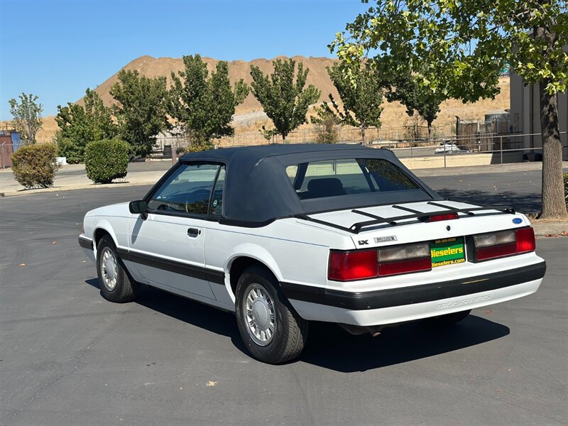 Used 1988 Ford Mustang LX RWD image 12