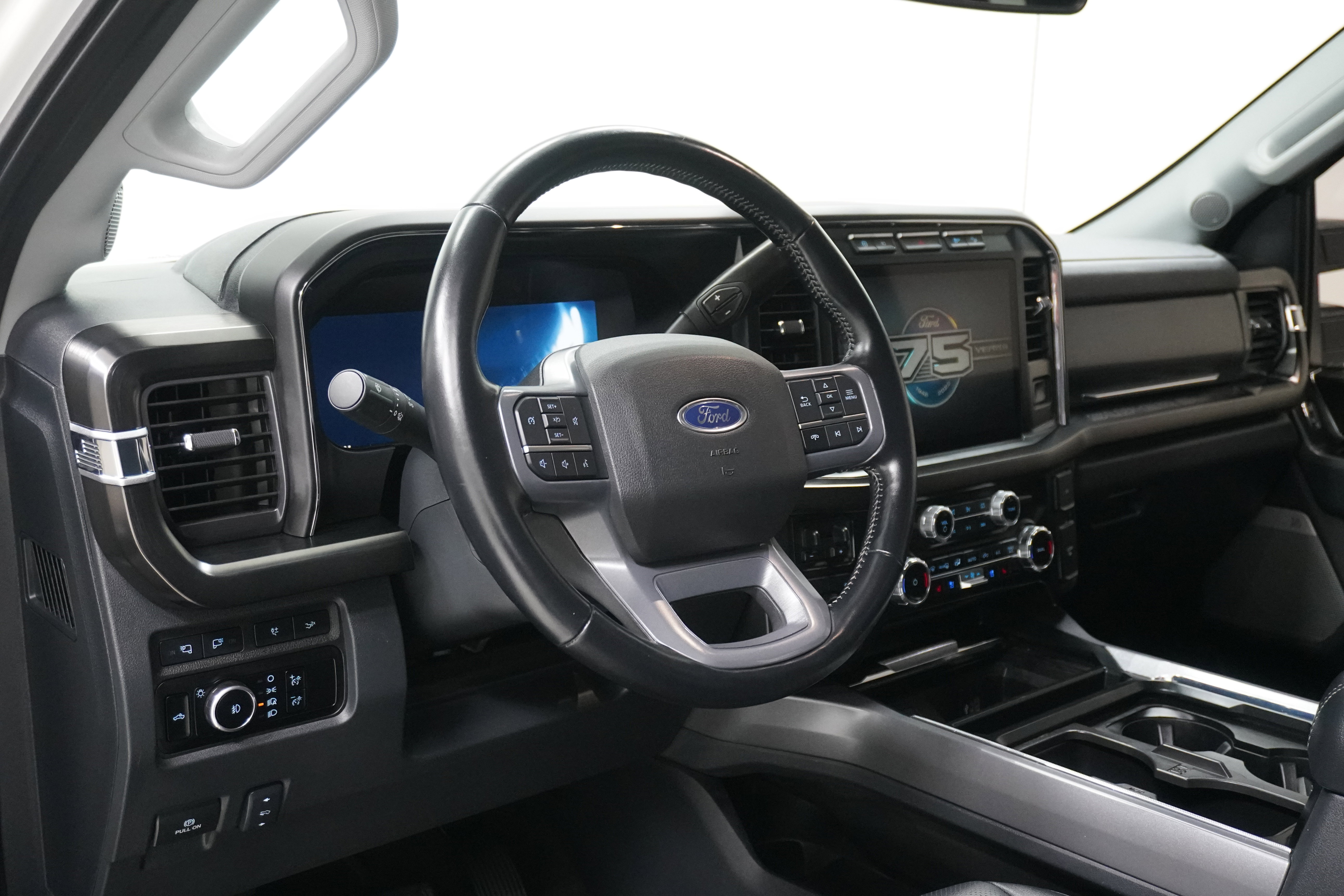 Used 2023 Ford F350 Lariat w/ Chrome Package image 12