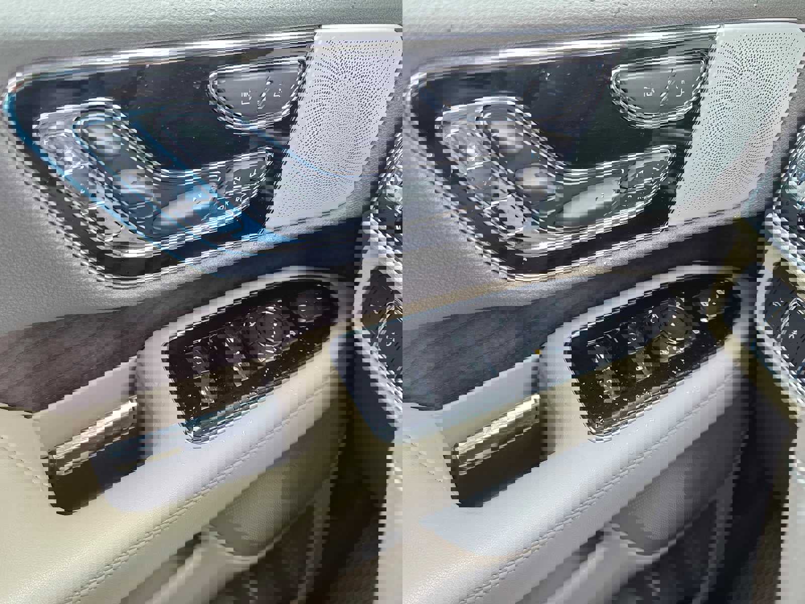 Used 2022 Lincoln Navigator L Reserve AWD/4WD image 36