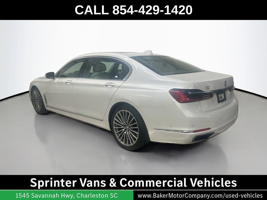 Used 2021 BMW 740i w/ Premium Package RWD image 3