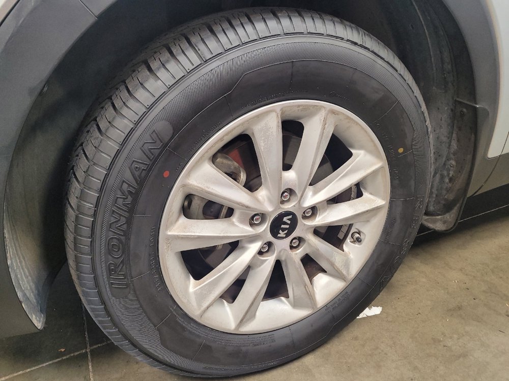 Used 2019 Kia Sorento FWD image 31