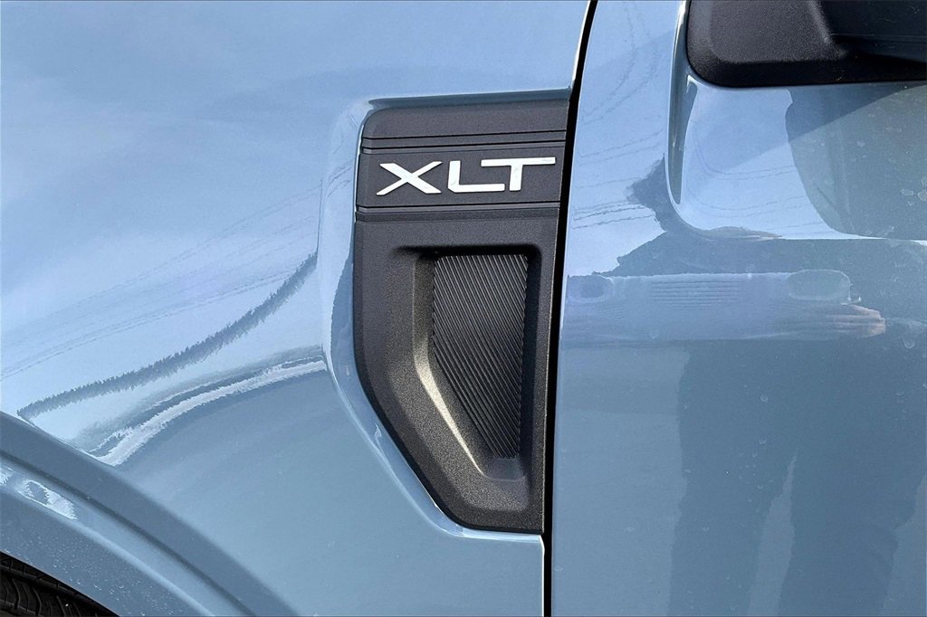 New 2025 Ford Maverick XLT w/ XLT Luxury Package image 9